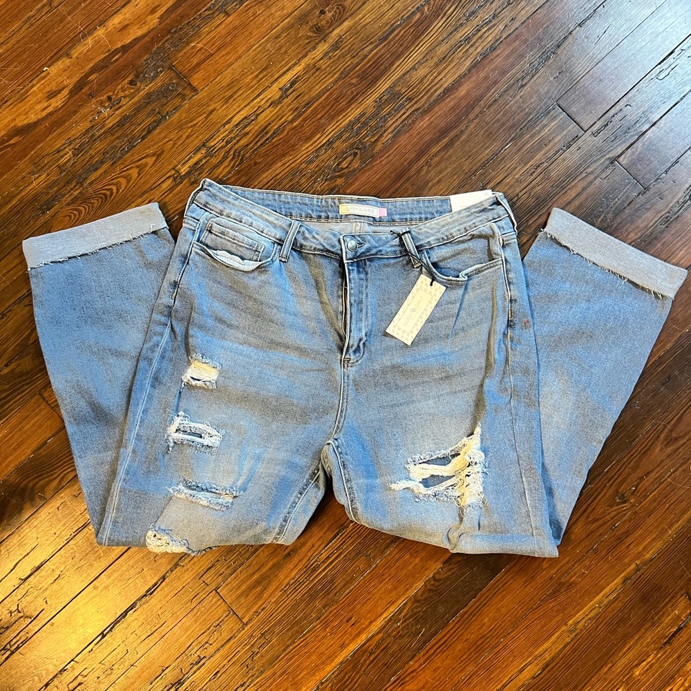 NWT Distressed Mid Rise Boyfriend Jean